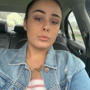 Meet your Posher, Leticia